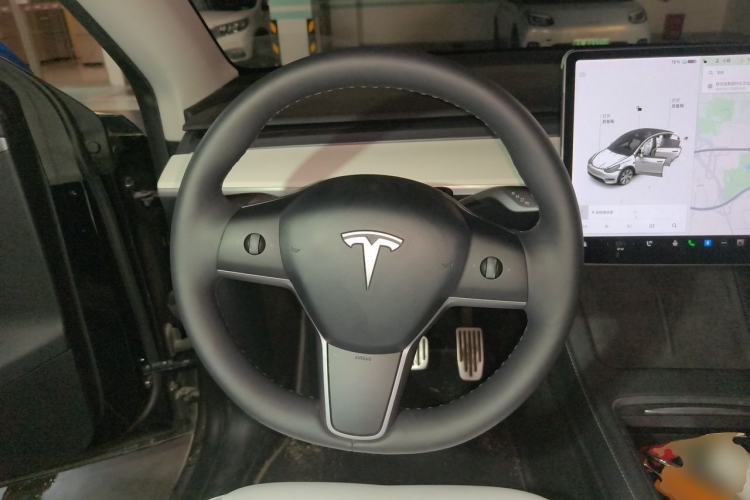 Used Tesla Model Y 2021 Long-Range All-Wheel-Drive Version Steering Wheel