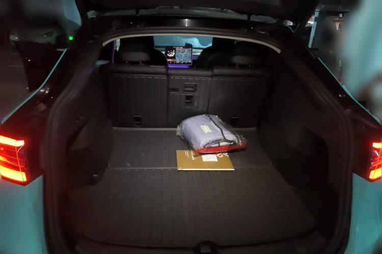 Used Tesla Model Y 2021 Long-Range All-Wheel-Drive Version Trunk