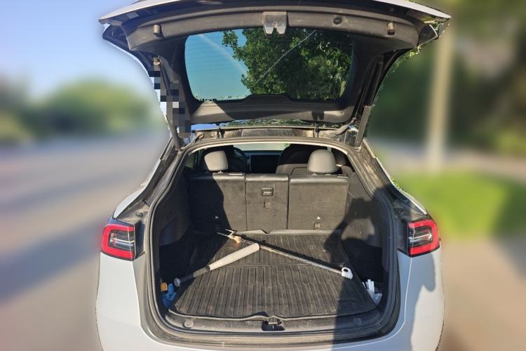 Used Tesla Model Y 2021 Standard Range Rear-Wheel Drive Version Trunk