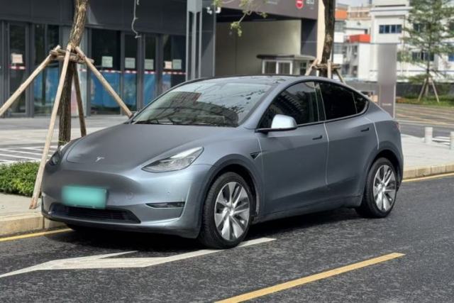 Used Tesla Model Y 2021 Long-Range All-Wheel-Drive Version 3D7