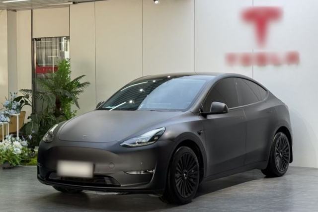 Used Tesla Model Y 2021 Long-Range All-Wheel-Drive Version 3D7