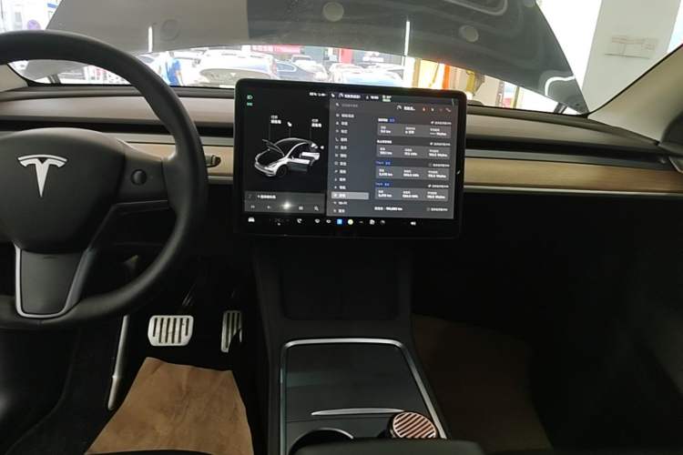 Used Tesla Model Y 2021 Long-Range All-Wheel-Drive Version Audio And AC Panel