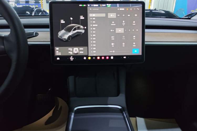 Used Tesla Model Y 2021 Long-Range All-Wheel-Drive Version Audio And AC Panel