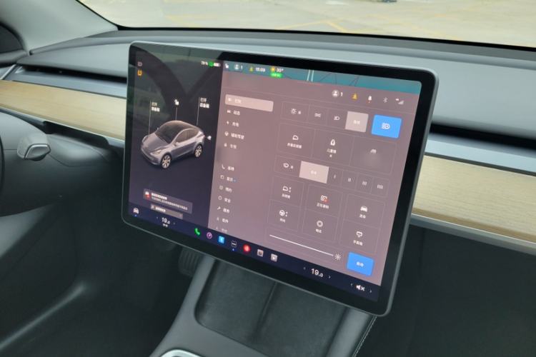 Used Tesla Model Y 2021 Standard Range Rear-Wheel Drive Version Audio And AC Panel