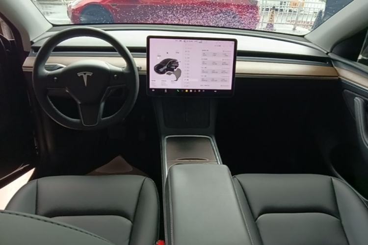 Used Tesla Model Y 2021 Long-Range All-Wheel-Drive Version Center Console