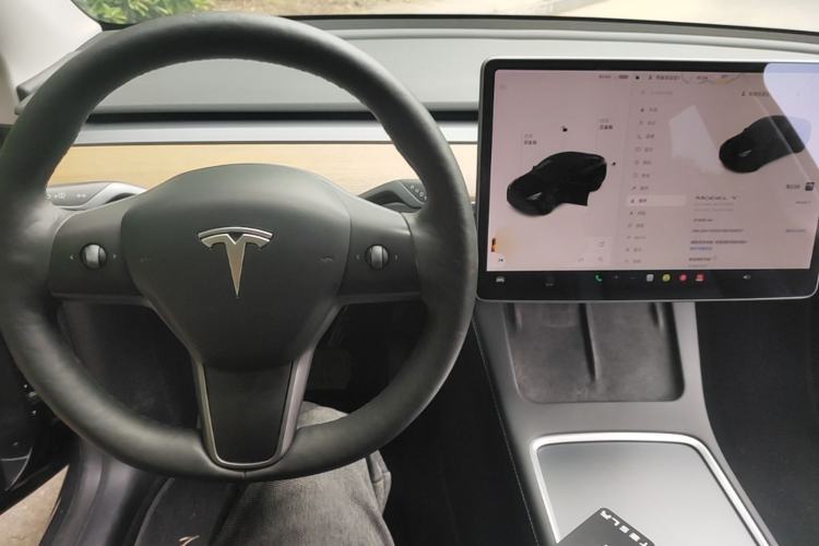 Used Tesla Model Y 2021 Long-Range All-Wheel-Drive Version Center Console