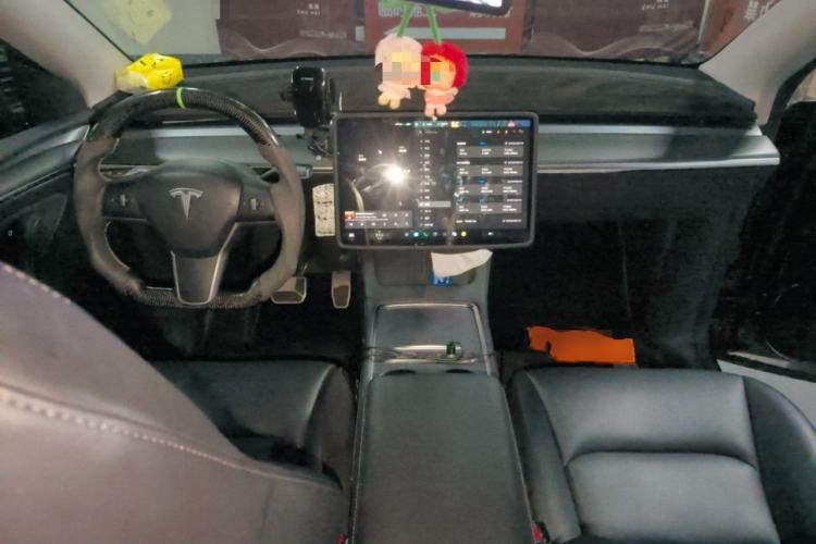 Used Tesla Model Y 2021 Standard Range Rear-Wheel Drive Version Center Console