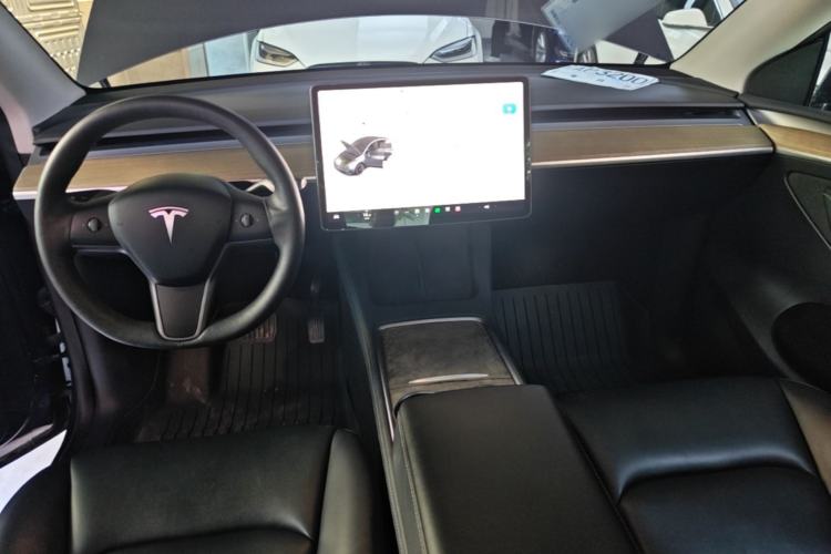 Used Tesla Model Y 2021 Long-Range All-Wheel-Drive Version 3D7 Center Console