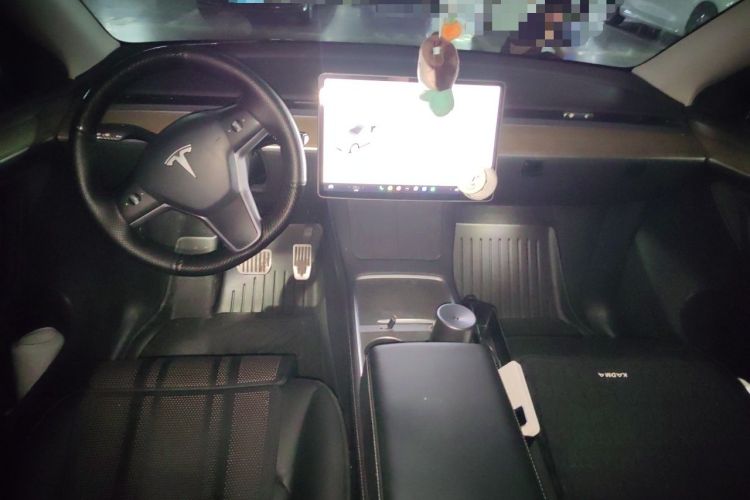 Used Tesla Model Y 2021 Standard Range Rear-Wheel Drive Version Center Console