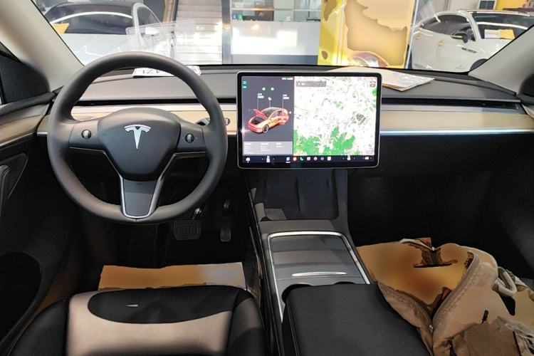 Used Tesla Model Y 2021 Long-Range All-Wheel-Drive Version 3D7 Center Console