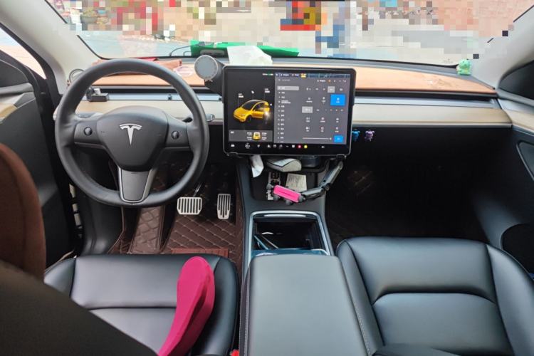 Used Tesla Model Y 2021 Standard Range Rear-Wheel Drive Version Center Console