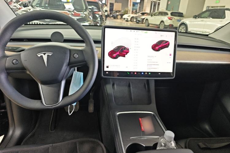 Used Tesla Model Y 2021 Standard Range Rear-Wheel Drive Version Center Console
