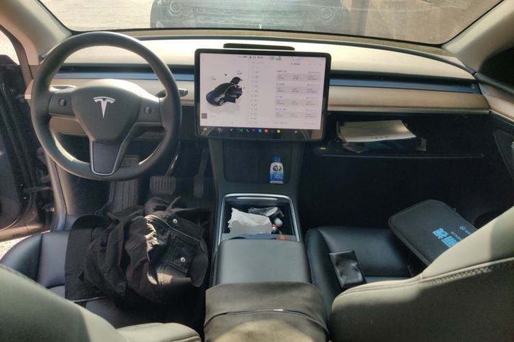 Used Tesla Model Y 2021 Revised Version 2 Long-Range All-Wheel-Drive Edition Center Console