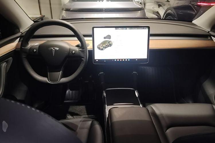 Used Tesla Model Y 2021 Standard Range Rear-Wheel Drive Version Center Console
