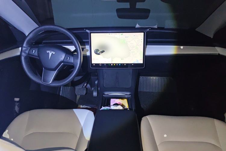 Used Tesla Model Y 2021 Long-Range All-Wheel-Drive Version Center Console