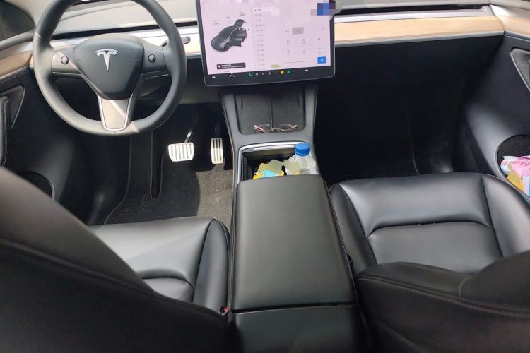 Used Tesla Model Y 2021 Long-Range All-Wheel-Drive Version Center Console