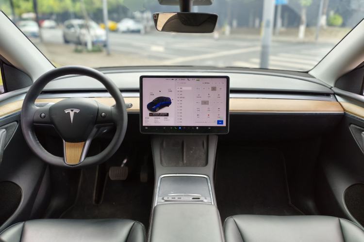 Used Tesla Model Y 2021 Long-Range All-Wheel-Drive Version Center Console