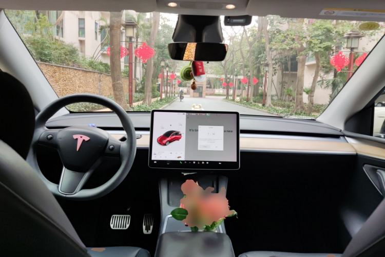Used Tesla Model Y 2021 Long-Range All-Wheel-Drive Version 3D7 Center Console