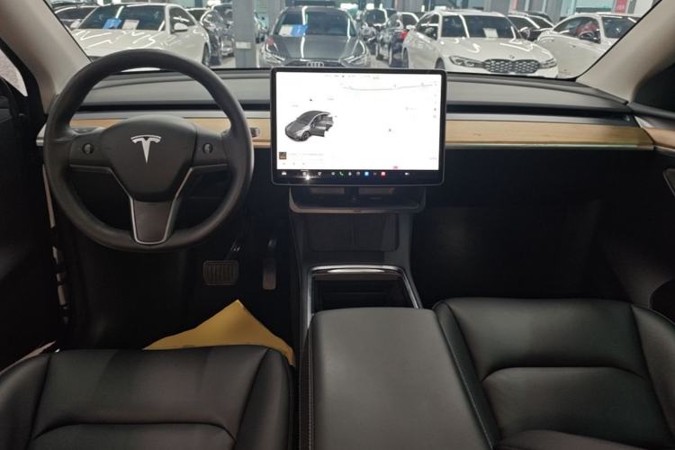 Used Tesla Model Y 2021 Long-Range All-Wheel-Drive Version Center Console