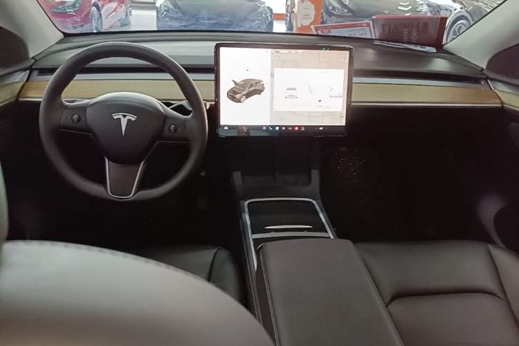 Used Tesla Model Y 2021 Long-Range All-Wheel-Drive Version 3D7 Center Console