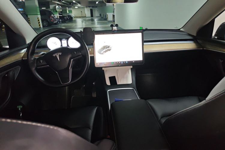 Used Tesla Model Y 2021 Standard Range Rear-Wheel Drive Version Center Console