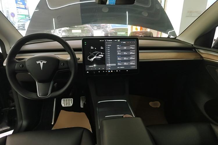 Used Tesla Model Y 2021 Long-Range All-Wheel-Drive Version Center Console