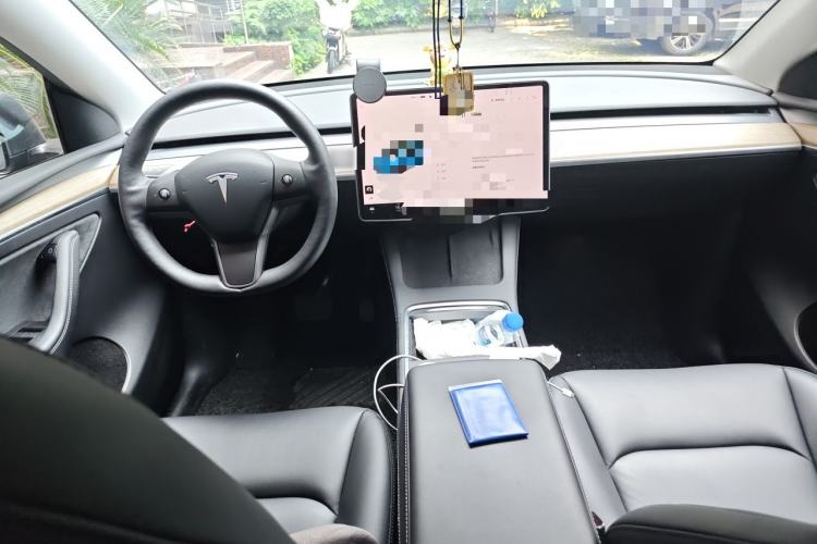 Used Tesla Model Y 2021 Long-Range All-Wheel-Drive Version Center Console