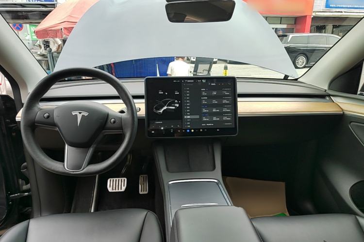 Used Tesla Model Y 2021 Long-Range All-Wheel-Drive Version Center Console