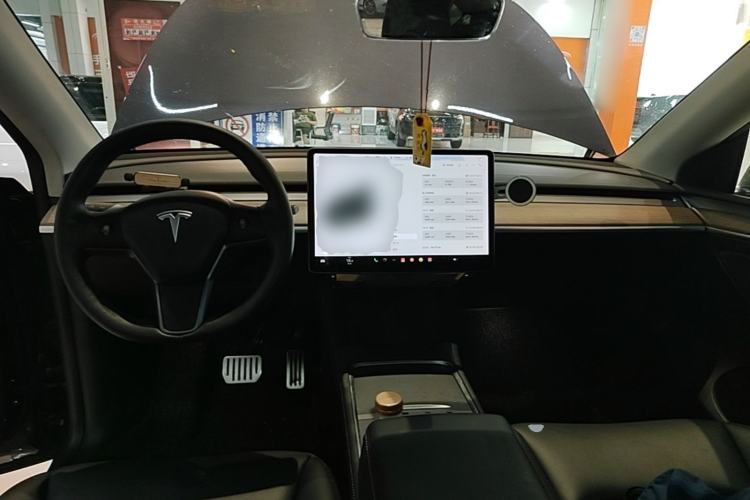 Used Tesla Model Y 2021 Long-Range All-Wheel-Drive Version Center Console