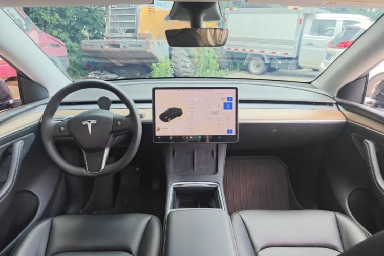 Used Tesla Model Y 2021 Long-Range All-Wheel-Drive Version Center Console