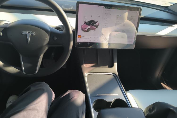 Used Tesla Model Y 2021 Long-Range All-Wheel-Drive Version Center Console