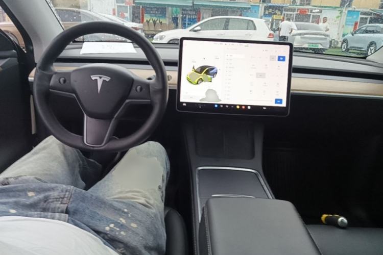 Used Tesla Model Y 2021 Long-Range All-Wheel-Drive Version 3D7 Center Console