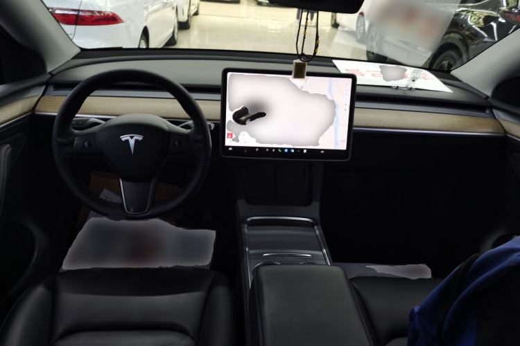 Used Tesla Model Y 2021 Long-Range All-Wheel-Drive Version Center Console