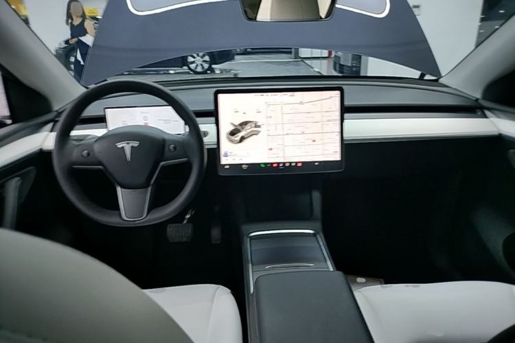 Used Tesla Model Y 2021 Long-Range All-Wheel-Drive Version Center Console