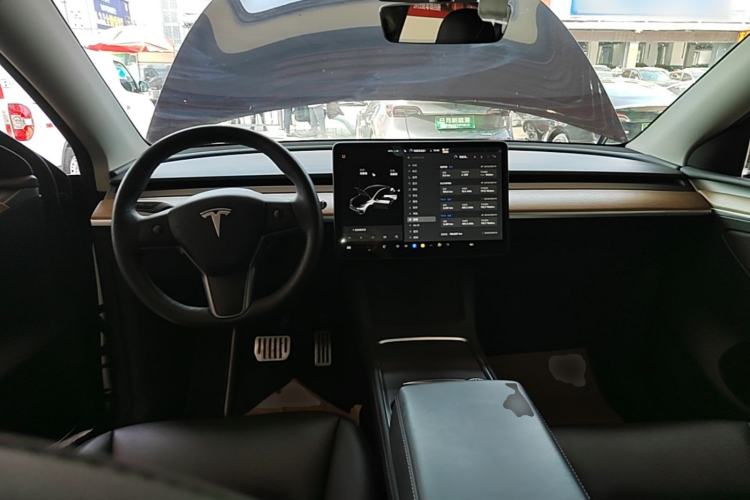Used Tesla Model Y 2021 Long-Range All-Wheel-Drive Version Center Console