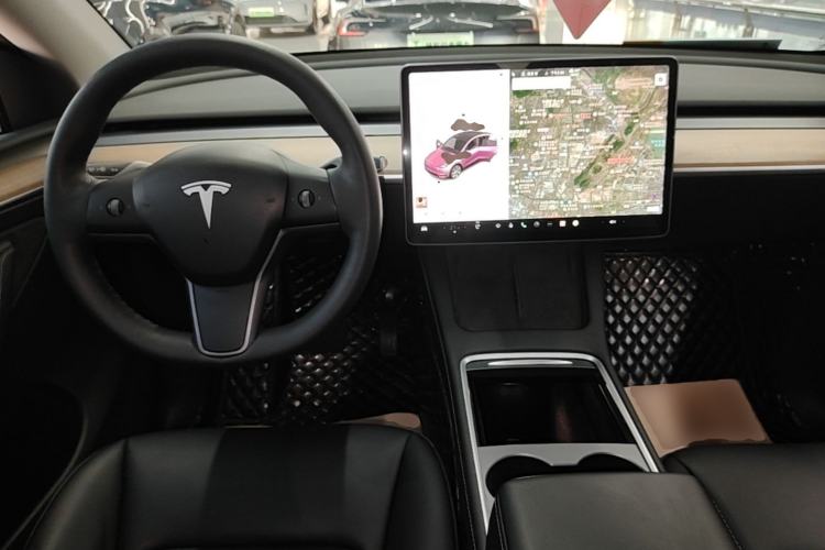 Used Tesla Model Y 2021 Standard Range Rear-Wheel Drive Version Center Console