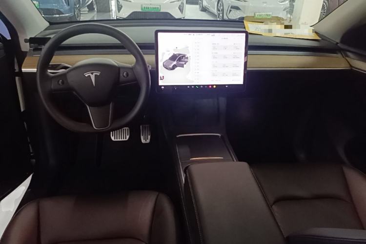 Used Tesla Model Y 2021 Long-Range All-Wheel-Drive Version Center Console