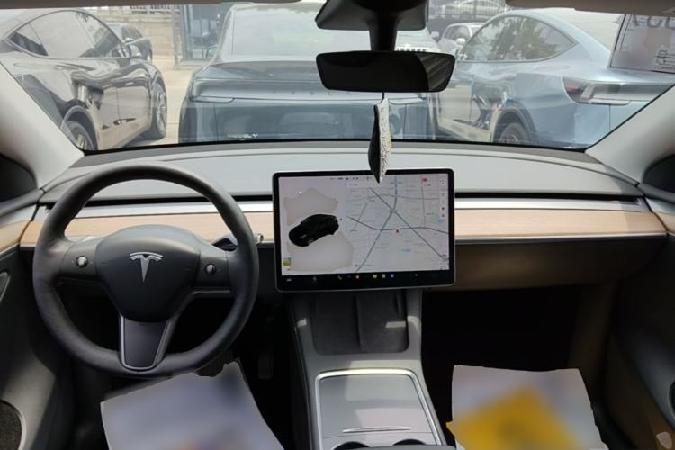 Used Tesla Model Y 2021 Long-Range All-Wheel-Drive Version Center Console