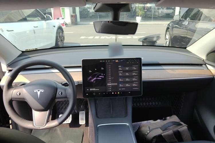 Used Tesla Model Y 2021 Long-Range All-Wheel-Drive Version Center Console