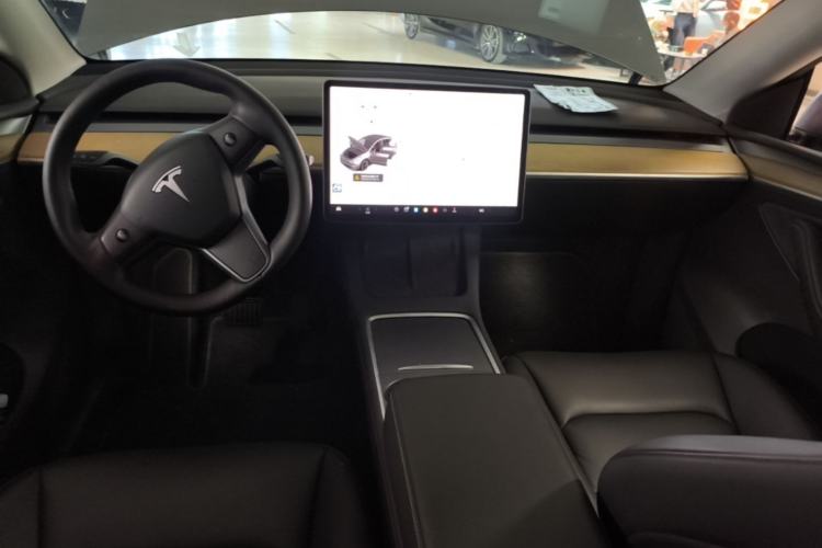 Used Tesla Model Y 2021 Standard Range Rear-Wheel Drive Version Center Console