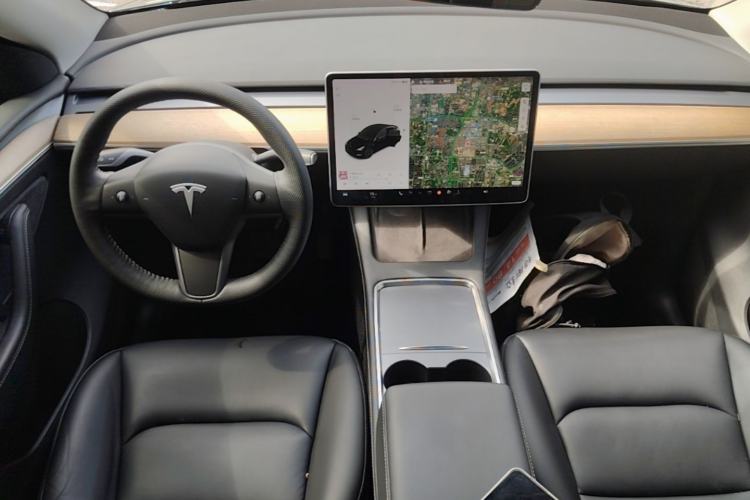 Used Tesla Model Y 2021 Standard Range Rear-Wheel Drive Version Center Console