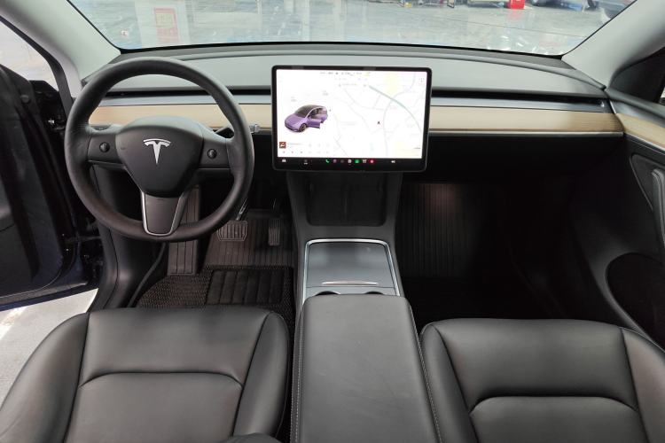 Used Tesla Model Y 2021 Long-Range All-Wheel-Drive Version Center Console