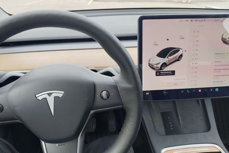 Used Tesla Model Y 2021 Long-Range All-Wheel-Drive Version Center Console