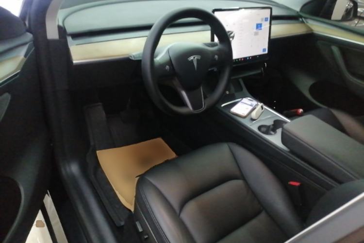 Used Tesla Model Y 2021 Long-Range All-Wheel-Drive Version 3D7 Center Console