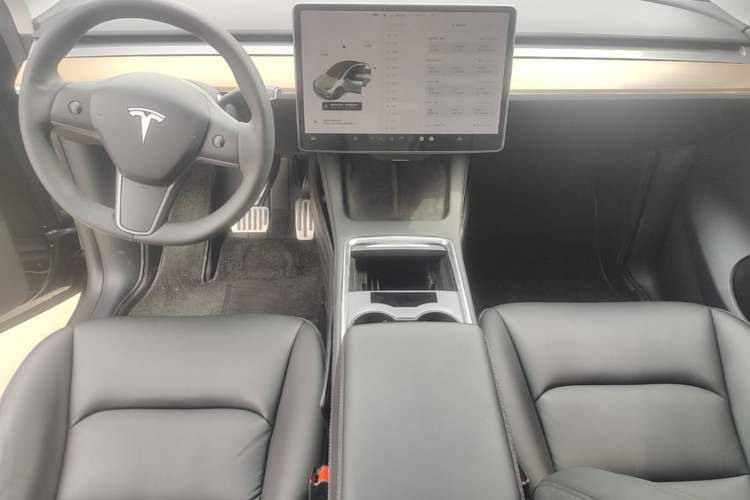 Used Tesla Model Y 2021 Standard Range Rear-Wheel Drive Version Center Console