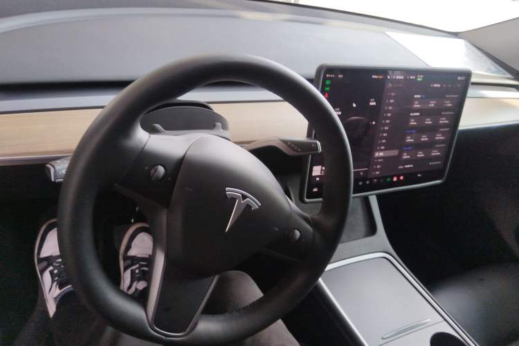 Used Tesla Model Y 2021 Revised Version 2 Long-Range All-Wheel-Drive Edition Center Console