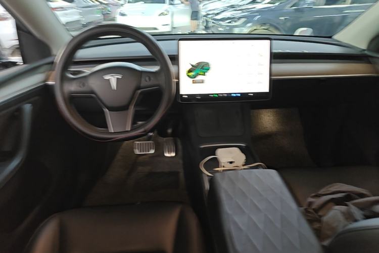 Used Tesla Model Y 2021 Long-Range All-Wheel-Drive Version 3D7 Center Console