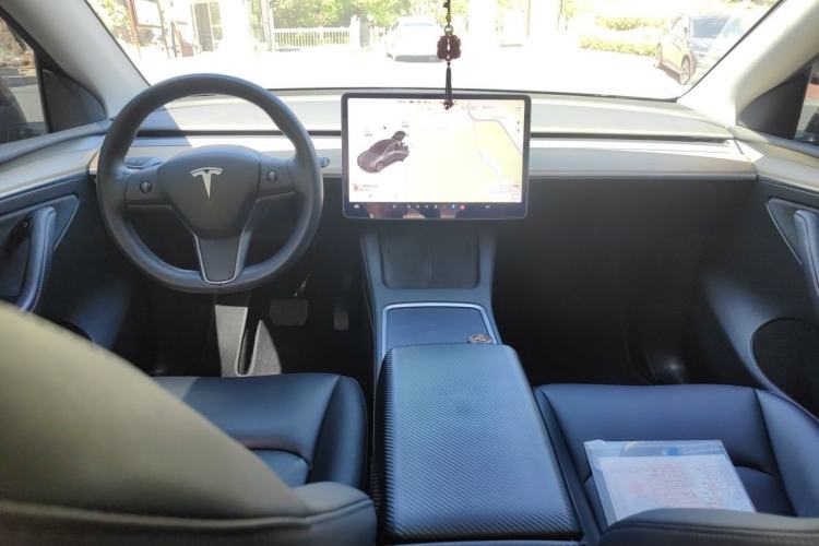 Used Tesla Model Y 2021 Standard Range Rear-Wheel Drive Version Center Console