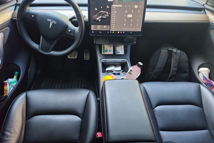 Used Tesla Model Y 2021 Standard Range Rear-Wheel Drive Version Center Console