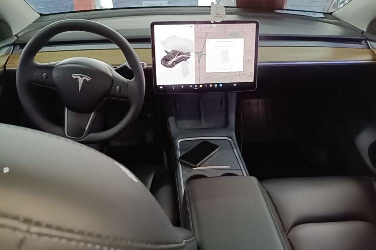 Used Tesla Model Y 2021 Long-Range All-Wheel-Drive Version Center Console